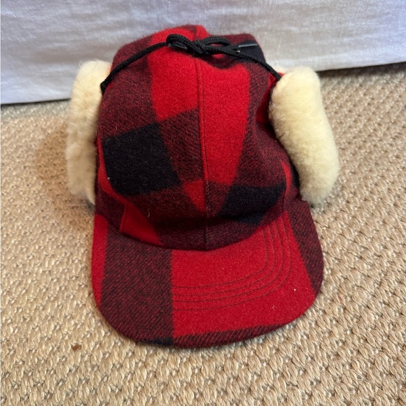 Filson Double Mackinaw Cap Red/BIk. Trappers hat.Size large. Excellent condition - Picture 1 of 6